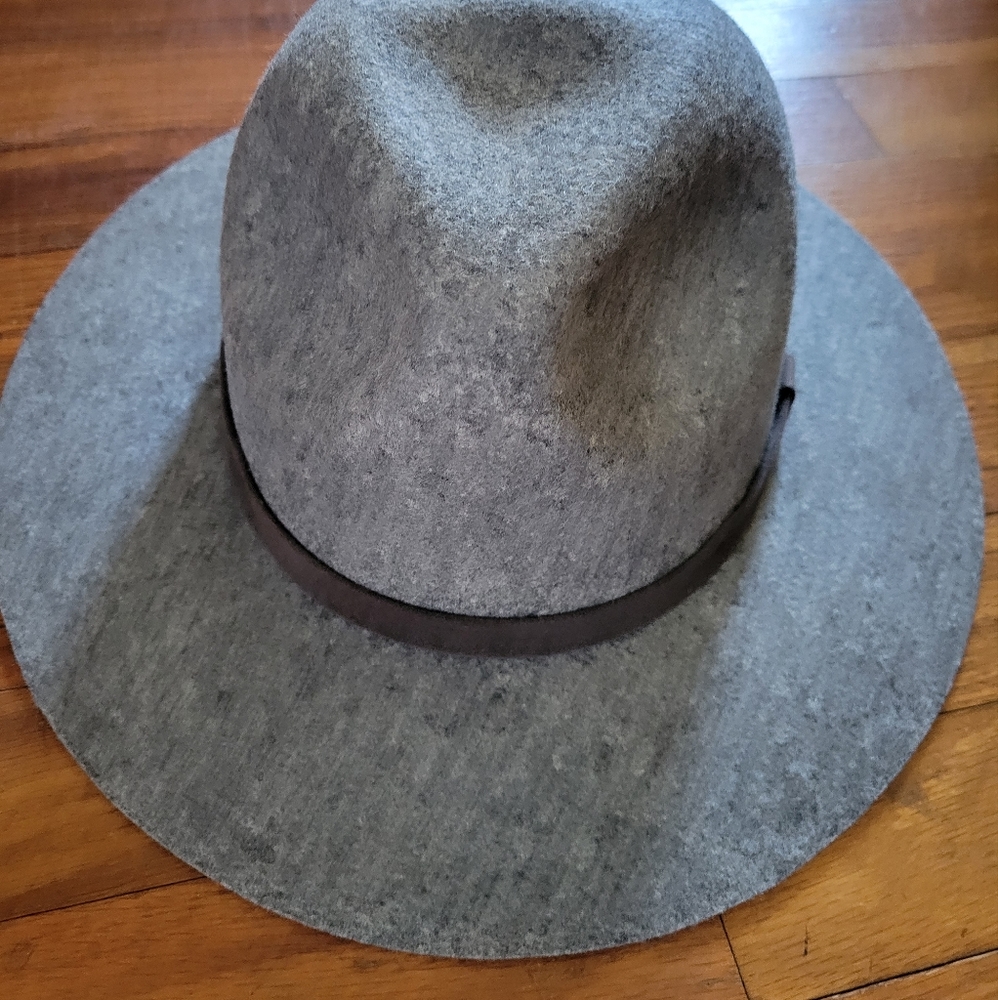 Phenix gray felt adjustable hat.